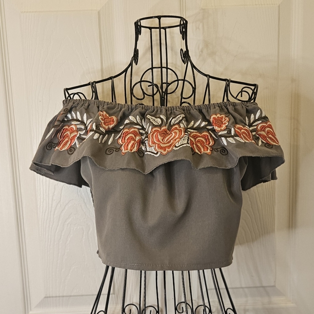 NWOT Shein On-Off The Shoulder Crop Top